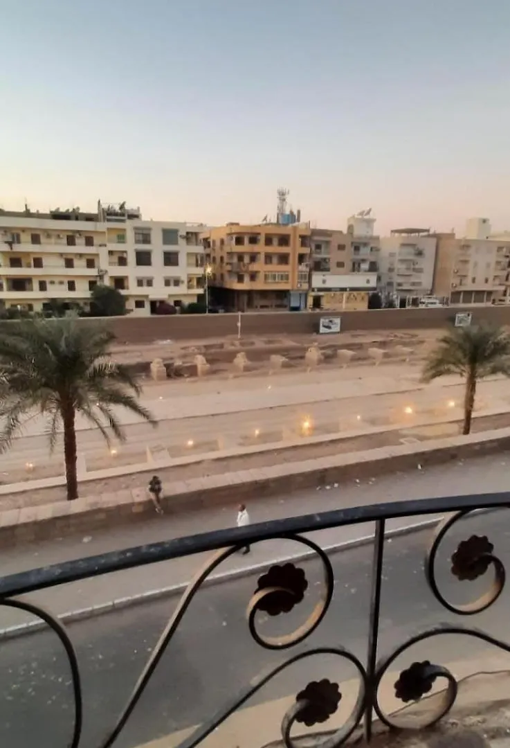 Ferienwohnung Sphinx Avenue Street Luxor Ägypten
